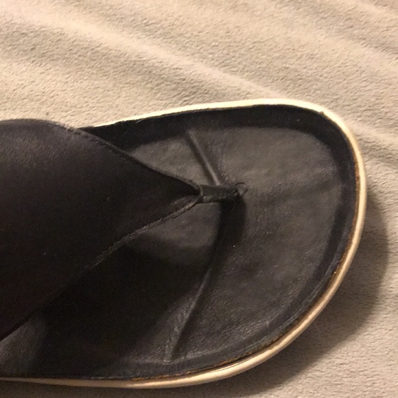 A7EIJĒ black thong sandals - Picture 4 of 7